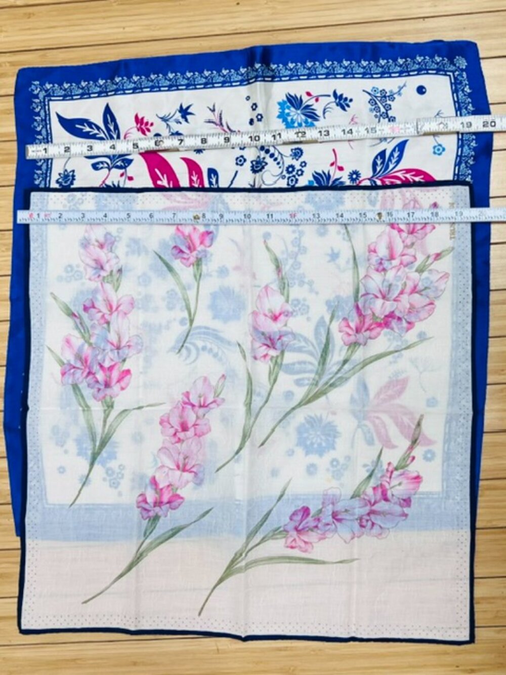 2 Neck-Kerchief Silk Trussardi &Wensli 19" - 20.5" White pink blue floral (30) - Picture 9 of 15